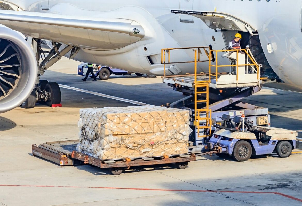 Loading platform of air freight to the aircraft